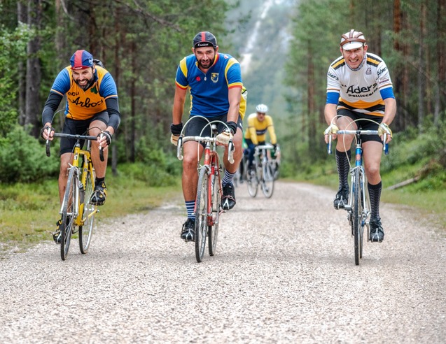 Ciclismo, solo volti felici alla quarta Eroica Dolomiti